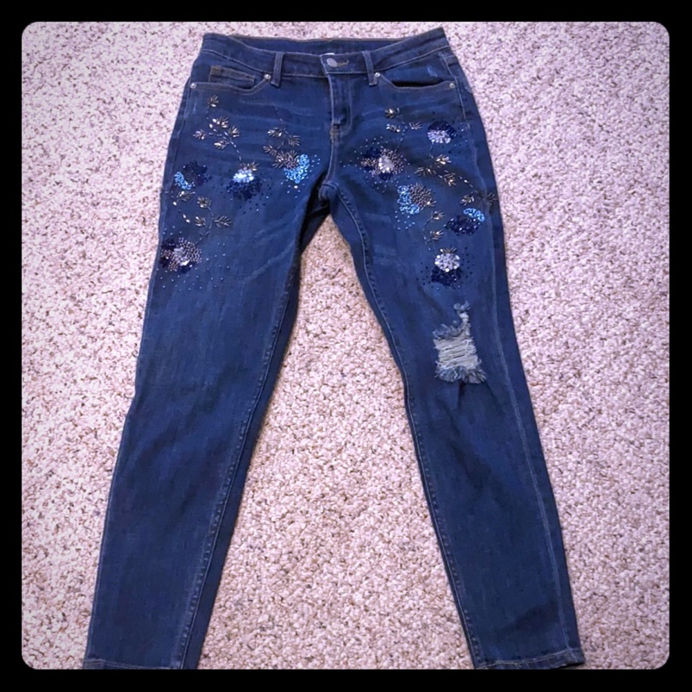 3/$45👖 Beaded jeans size 28
